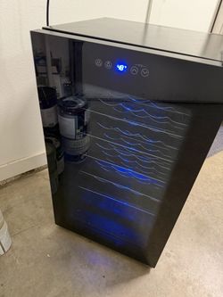 Insignia 34-Bottle Wine Refrigerator / Cooler – Digital Controls