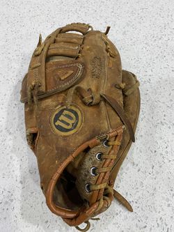 Wilson A9821 RHT baseball glove 12.5 inches