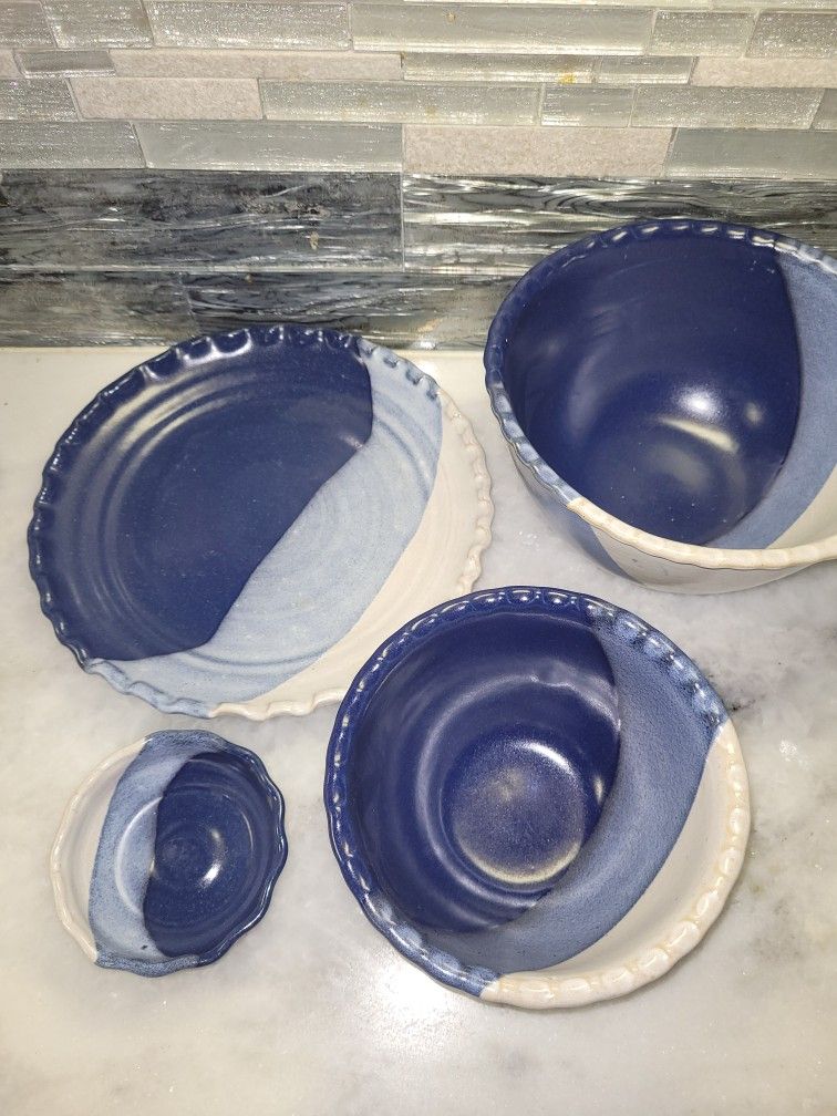 Vintage 4 Piece Nesting Pottery Serving Set