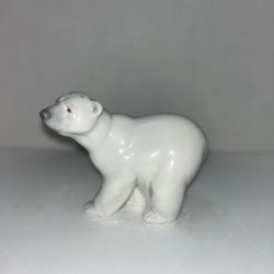 Attentive Polar Bear 1207  Lladro Glazed Porcelain