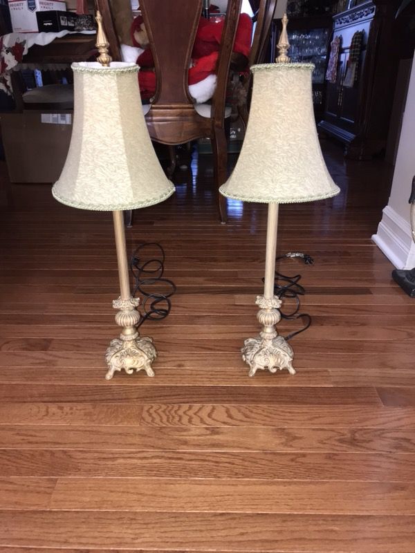 2 Traditional style lamps