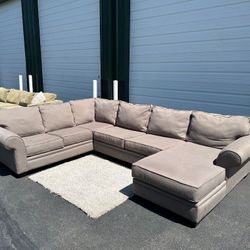 Arsh Gray Sectional 