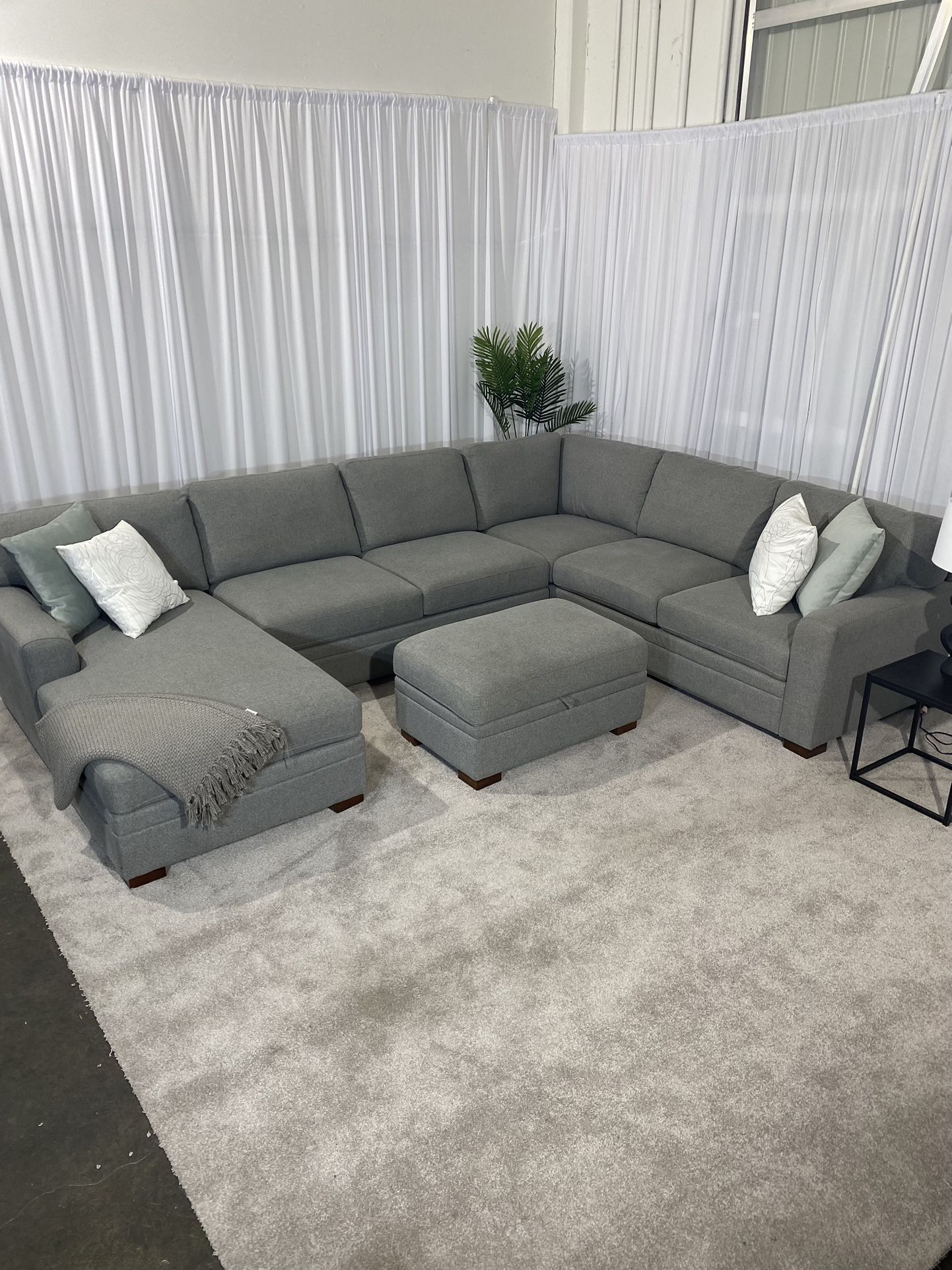 Thomasville Langdon Fabric Sectional with Storage Ottoman