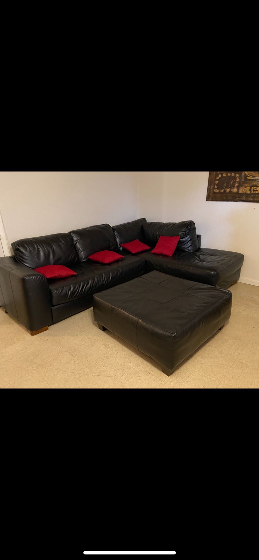 Sectional couches, black leather, good conditions