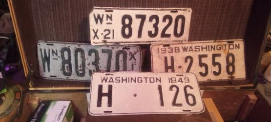 Vintage Wa Plates