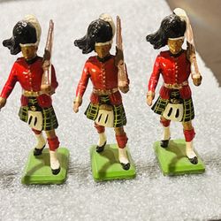 Britain’s Scots Guard 17pc set Die Cast Figurines