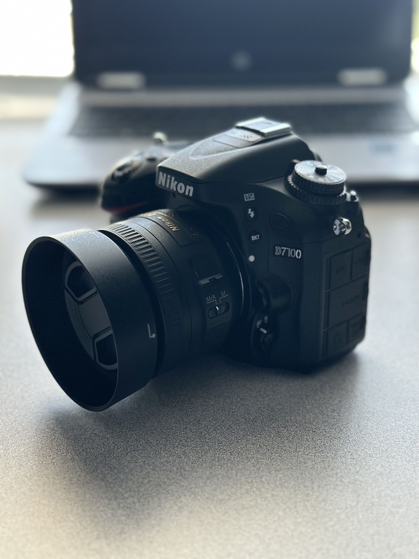 Nikon D7100 DSLR Camera with Nikkor AF-S 35mm f/1.8g DX prime lens