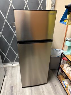 Vissani Stainless Steel Top-Freezer Refrigerator medium.