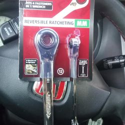 Husky 2-Piece Quad Drive Metric Reversible Ratcheting Wrench Set