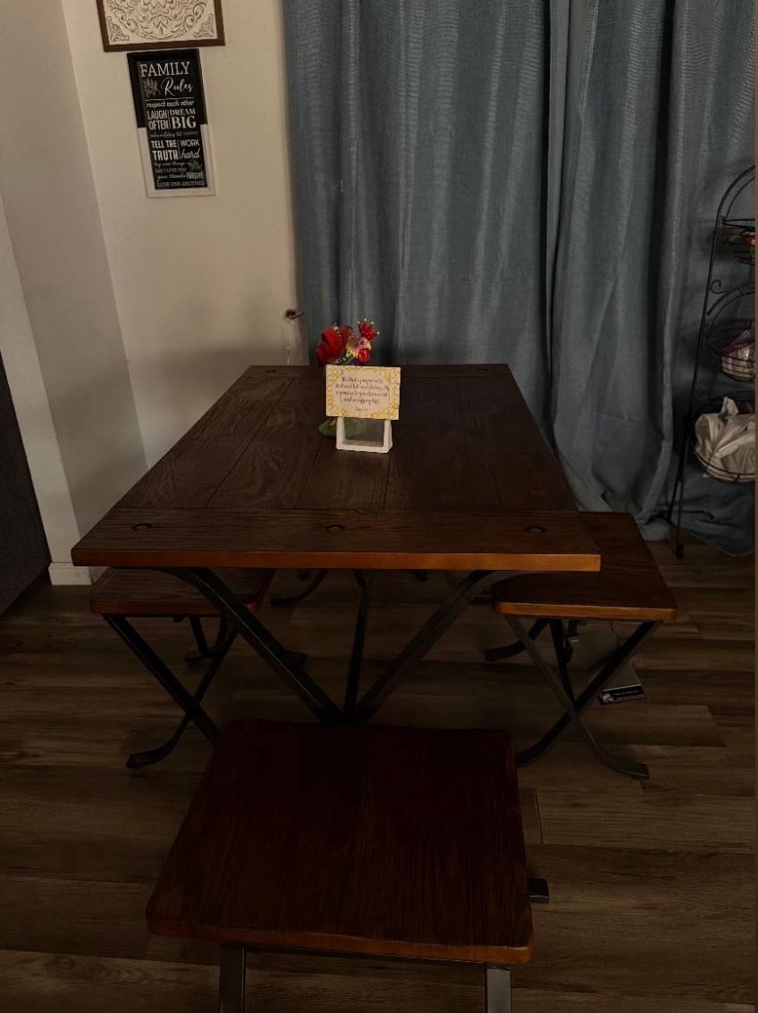 breakfast table with 4 chairs