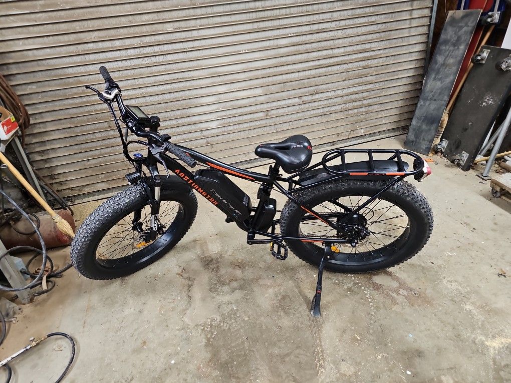 AOSTIRMOTOR Fat tire electric mountain bike.