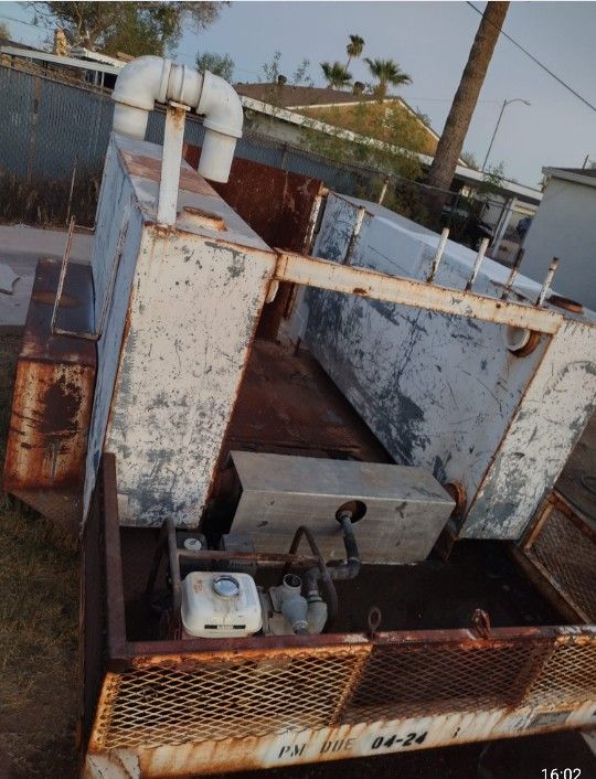 Se Venden Los Dos Tanques Cuadrados De Agua Con La Pompa Y Las Partes La Traila No Incluida