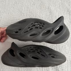 Yeezy Foam Runner Onyx Size 10