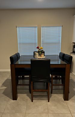 Large Modern Glass Dining Table Set – 6 Chairs – 54”– Excellent Condition