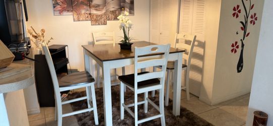 Ashley Dinning Room Set