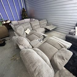 Electric reclining Sectional Sofa/ Couch (We Deliver)