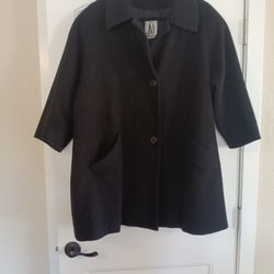 Woman's Coat Size Extra Large