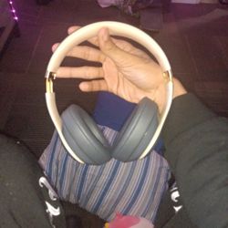 Beat Wireless Headphones 