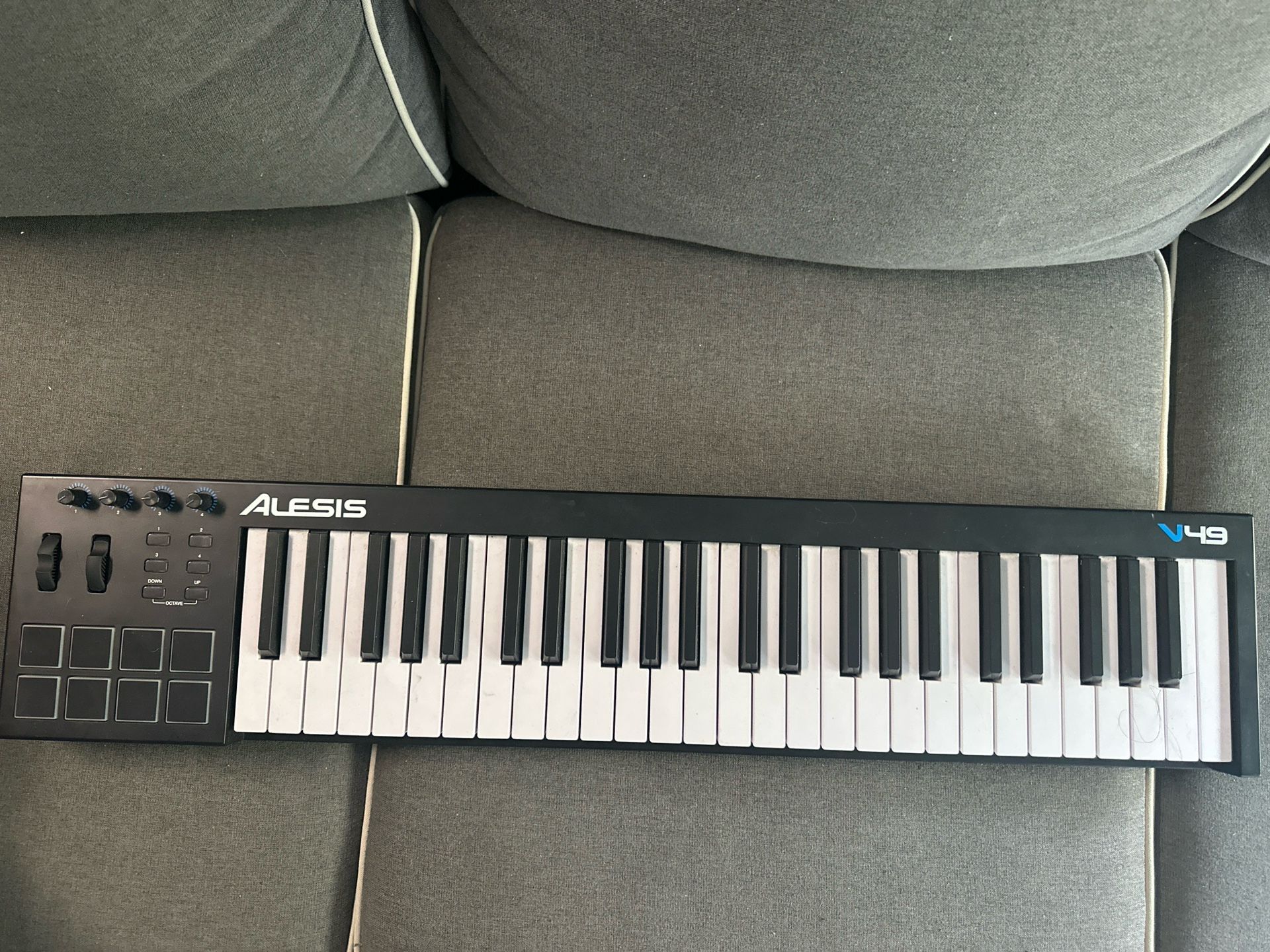 Alesis V49 MIDI Keyboard Controller - 49 Keys