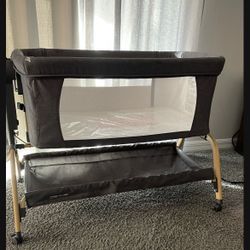 New Baby Bassinet With New Fitted Sheets 