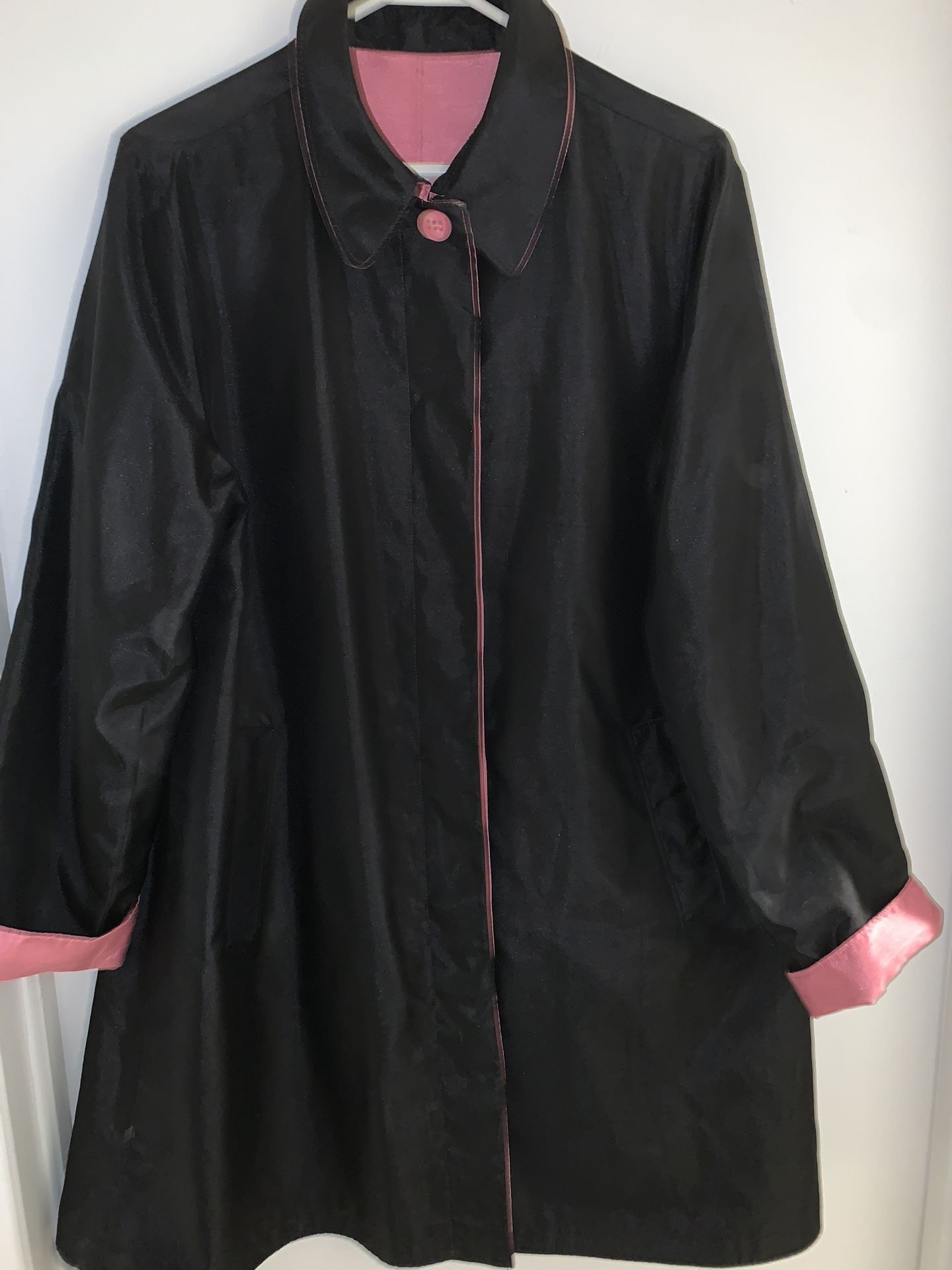 NWOT WOMEN’S VINTAGE LONDON FOG BLACK AND PINK REVERSIBLE COAT