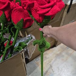 NEW 3ft TALL CROCHETED ROSES  🌹🌹🌹