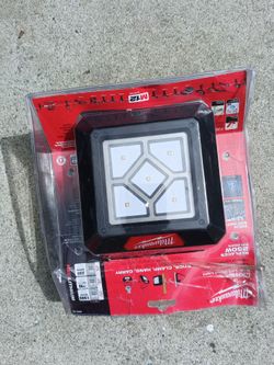 Top Rated

Milwaukee
M12 12-Volt 1000 Lumens Lithium-Ion Cordless Rover LED Compact Flood Light (Tool-Only)