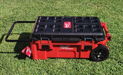 Milwaukee
PACKOUT 38 in. Rolling Modular Tool Chest..$200... firm on price... first come first served...