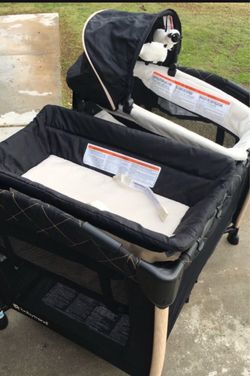 Baby Trend unisex playpen/changing table/bassinet
