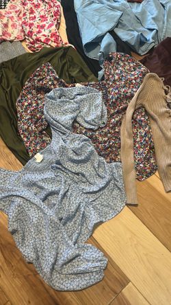 Bolsa de ropa de mujer size mediana toda son 48 piezas perfectas condiciones la mayoría es marca SHEIN  pido $30 por todo