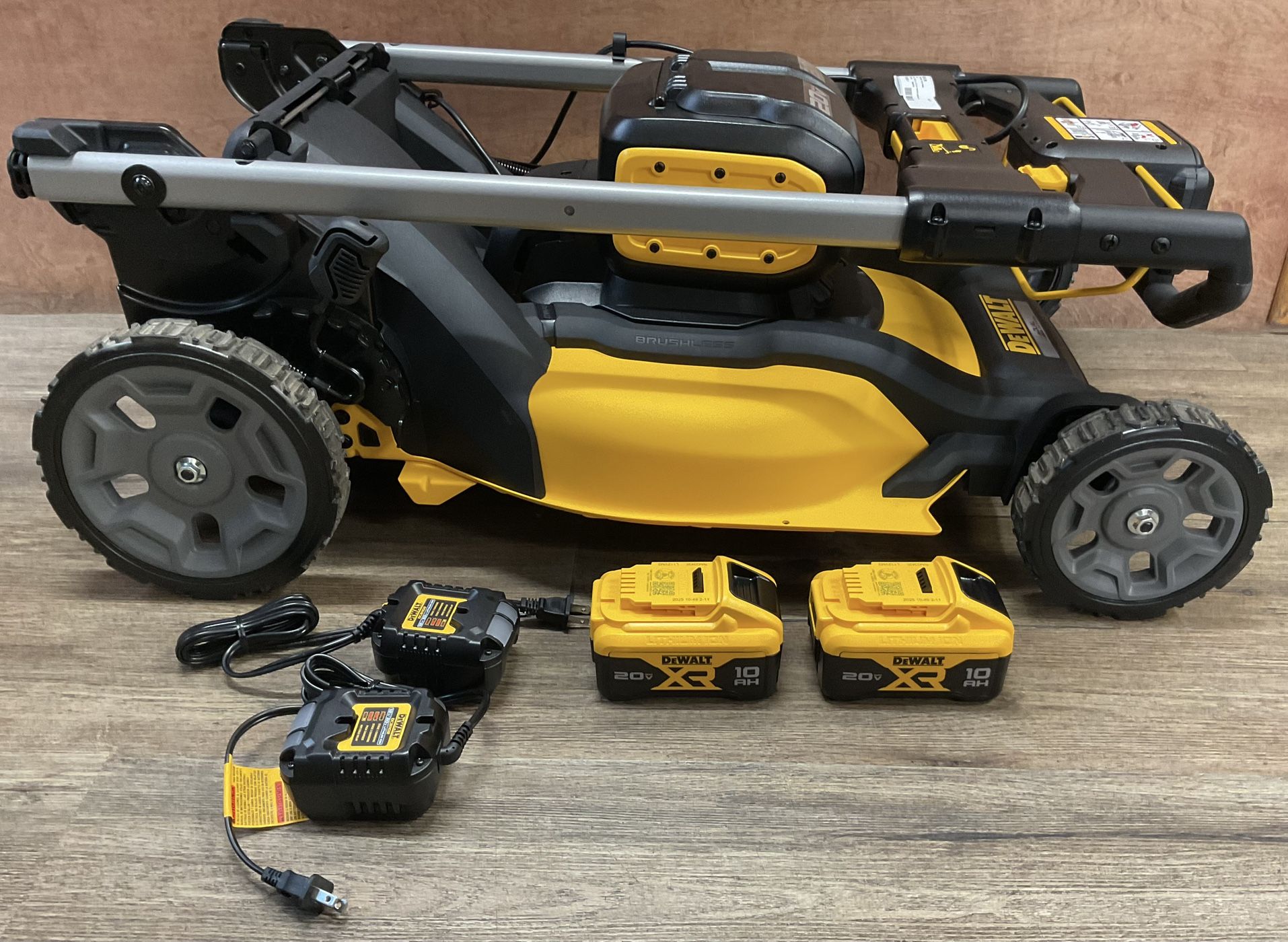 Dewalt 2X20V 21 In. Battery Powered Mower Kit 