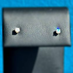 14k solid yellow gold 0.3CTW Diamond studs Brand new earrings