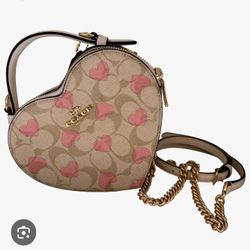 Heart Crossbody In Signature Canvas With Heart Print

Limited Edition
