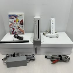 Nintendo Wii ( GameCube Compatible) With Game Party 2