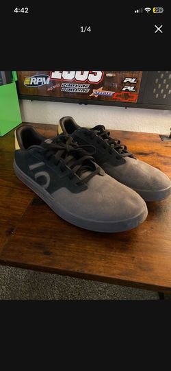 Adidas free rider size 9.5 men SHOOT OFFER good condition