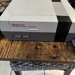 1985 Nintendo With Control And Games 