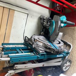 Makita 10" Miter Saw Battery Operated 