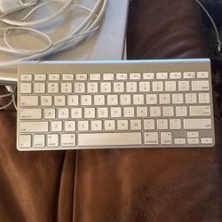 Bluetooth Apple Keyboard