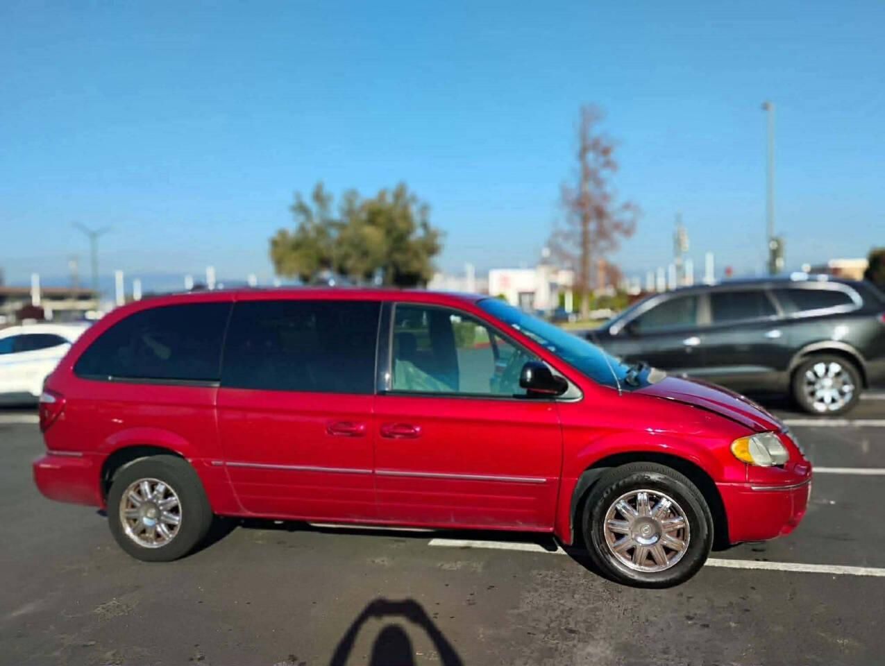 2005 Chrysler Town & Country