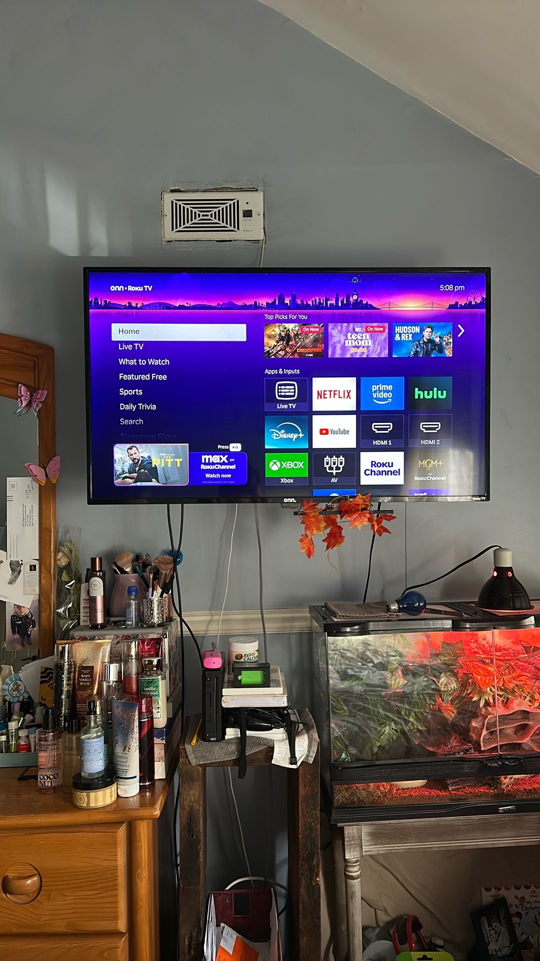EUC 36 Inch ROKU Smart TV