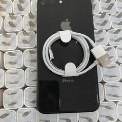 Factory unlocked apple iphone 8 plus 64 gb , store warranty 