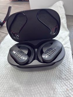JBL Wireless Earbuds with Charging Case