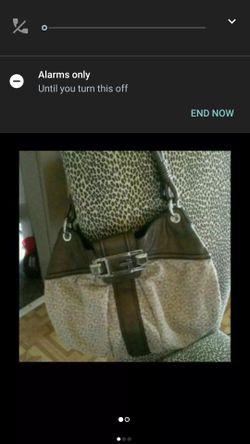 New guess purse very roomy. Fullerton