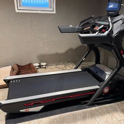 Bowfless treadmill