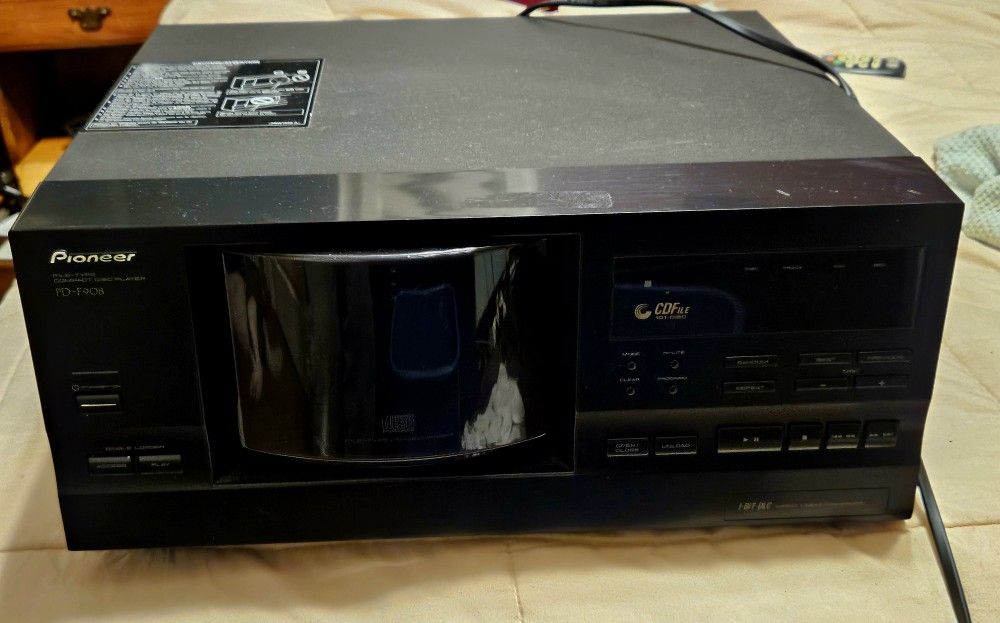 PIONEER PD-F908 WITH REMOTE