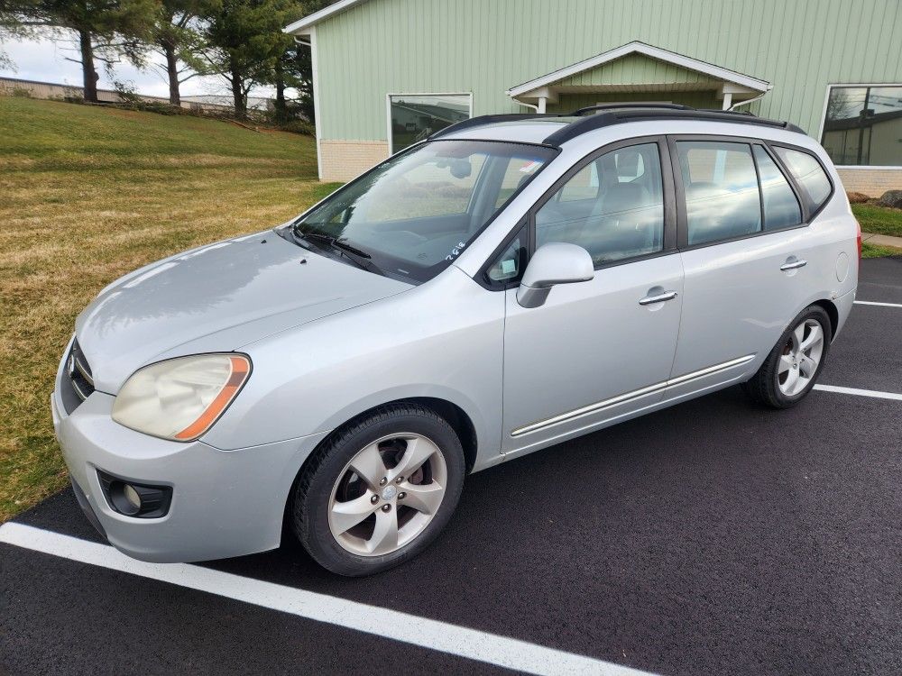 2008 KIA Rondo