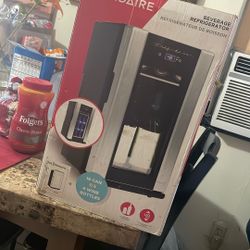 Frigidaire mini Fridge 