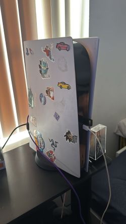 PS5  with 3 controllers and 120 hz monitor