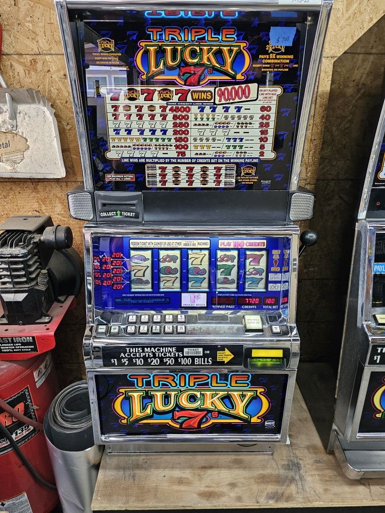 IGT SLOT MACHINE (TRIPLE LUCKY 7S)