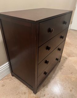 Like New!Real wood-4D-Wood Dresser, Like New!